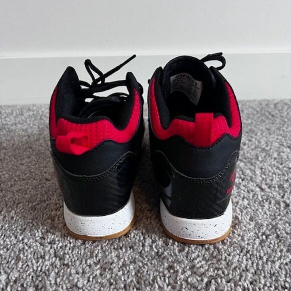 AND1 - Boys Basketball Sneakers NWOT size 6 - Picture 4 of 6